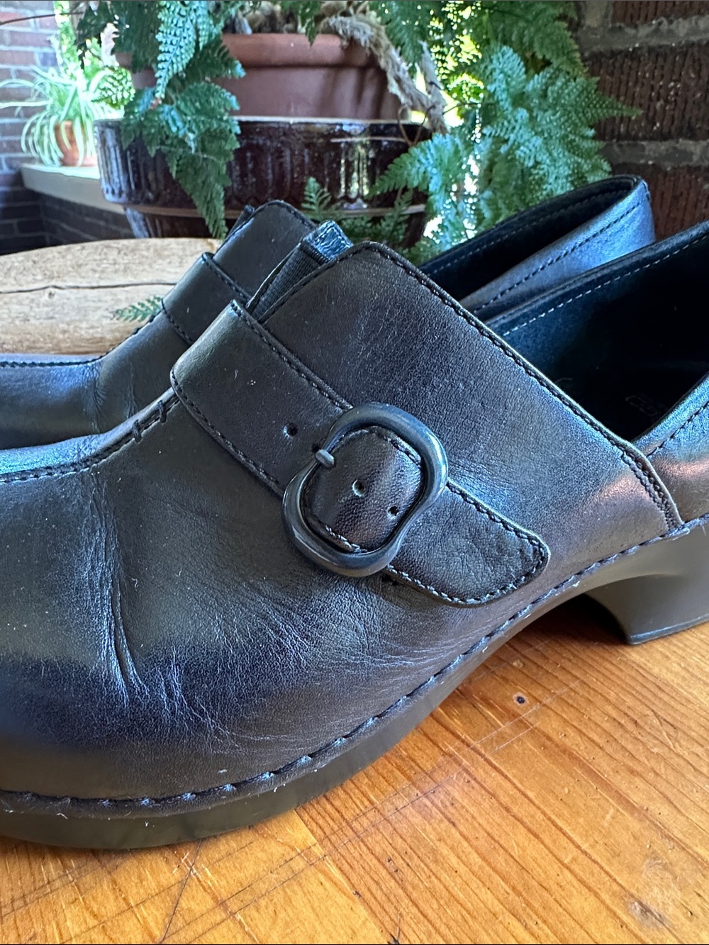 Dansko Tamara black leather side buckle slip
on clog. Size Euro 40/USA 10 - Picture 6 of 12